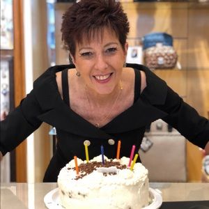 Meet your Posher, Debra